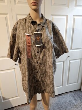 Men’s Short Sleeve Button-Down Shirt in Olive Cactus Print
